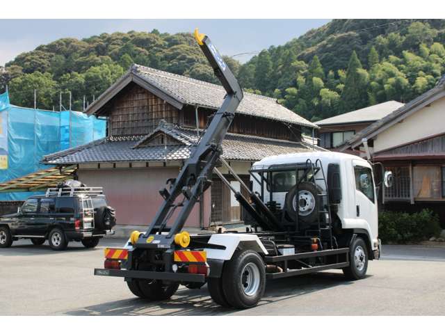 Isuzu Forward 11