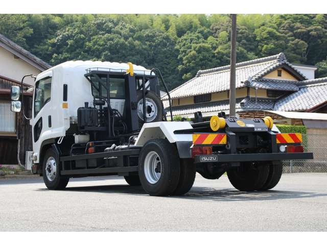Isuzu Forward 9