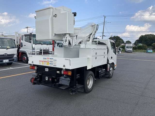 Hino Dutro 4