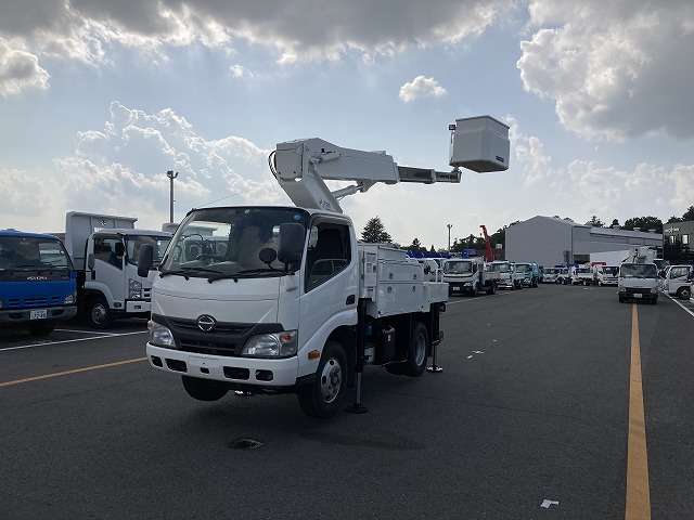 Hino Dutro 9