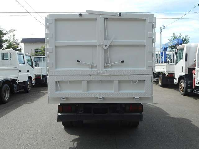 Isuzu Elf 7