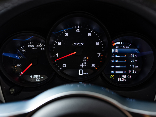 Porsche Macan 11