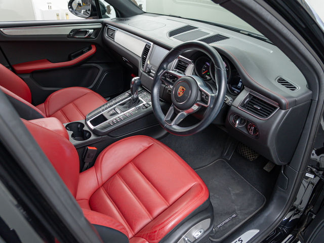 Porsche Macan 8