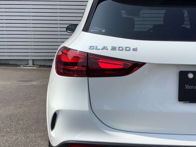 Mercedes-Benz GLA-Class 12
