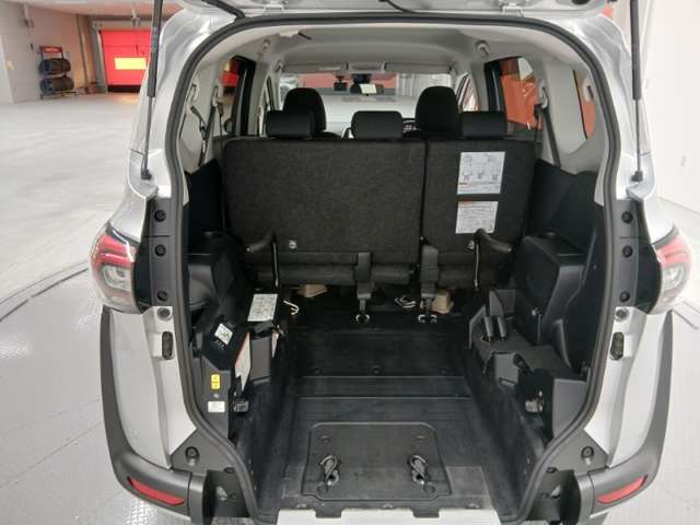 Toyota Sienta 11