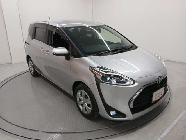 Toyota Sienta 3