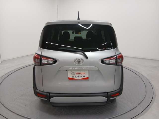 Toyota Sienta 5