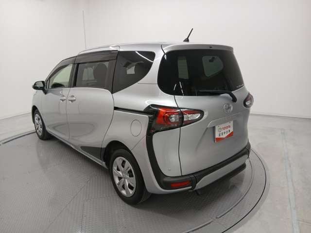 Toyota Sienta 6