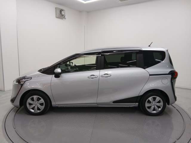 Toyota Sienta 7