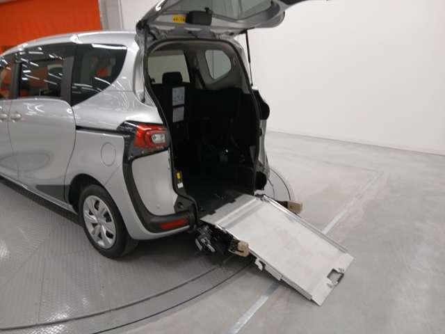 Toyota Sienta 10
