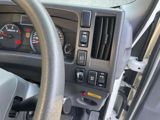 Isuzu Elf 6