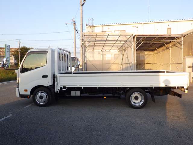 Hino Dutro 3