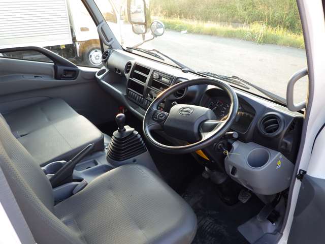 Hino Dutro 9
