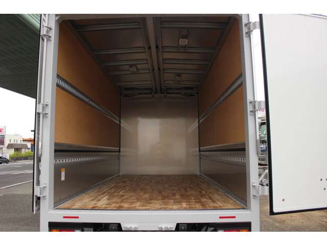 Mitsubishi Fuso Canter 10