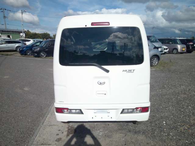 Daihatsu Hijet Cargo 4