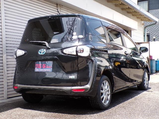 Toyota Sienta 3