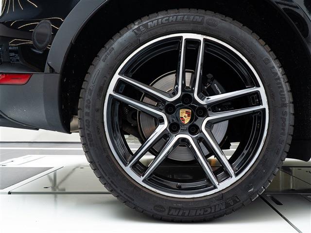Porsche Macan 8