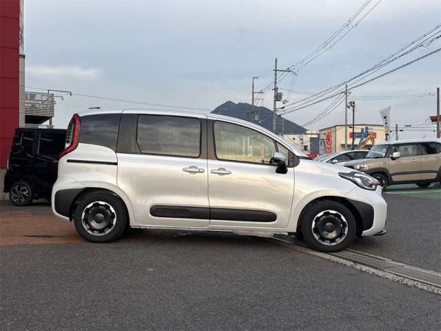 Toyota Sienta 12