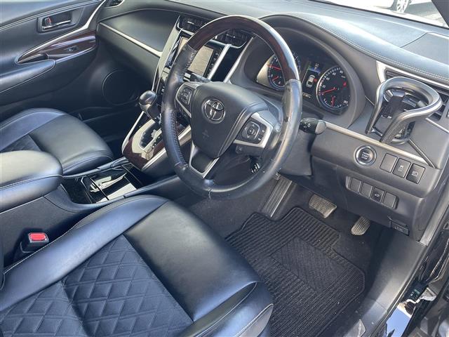 Toyota Harrier 4