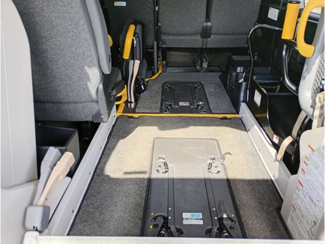 Toyota Hiace Van 5