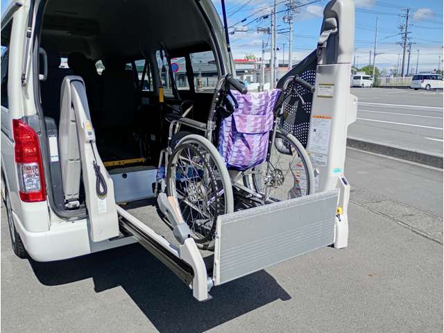 Toyota Hiace Van 8