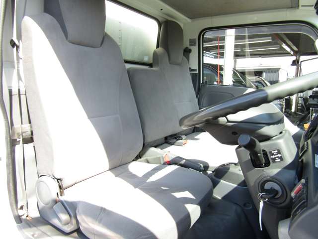 Isuzu Elf 6