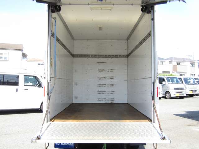 Isuzu Elf 8
