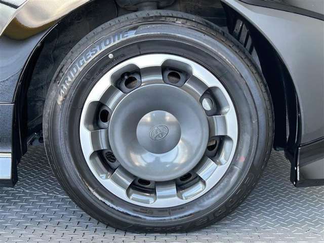 Toyota Sienta 5