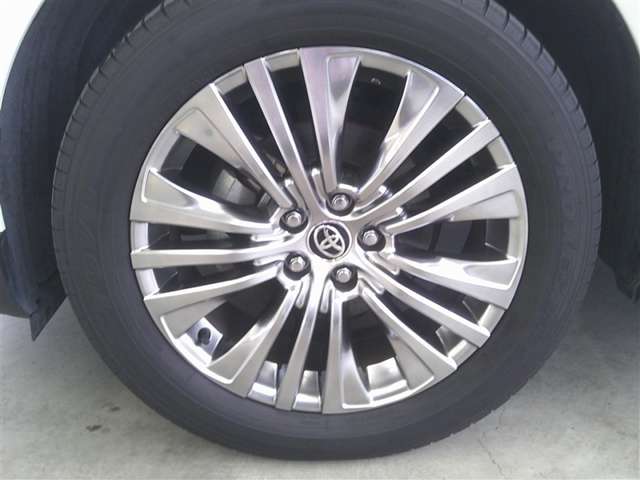 Toyota Harrier 4