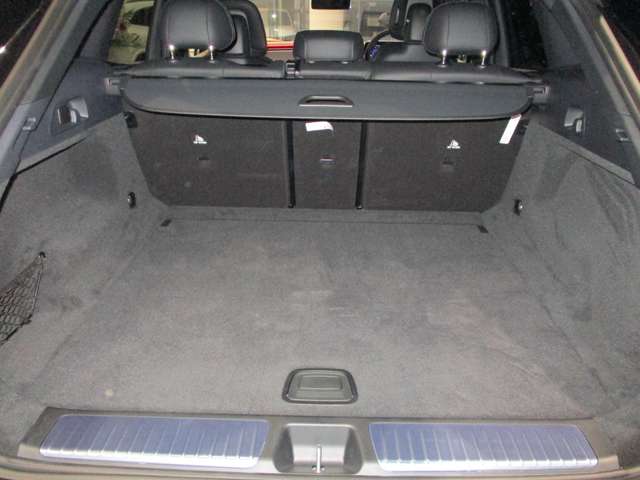Mercedes-Benz EQE SUV 12