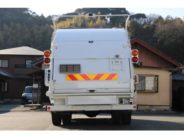 Isuzu Forward 8