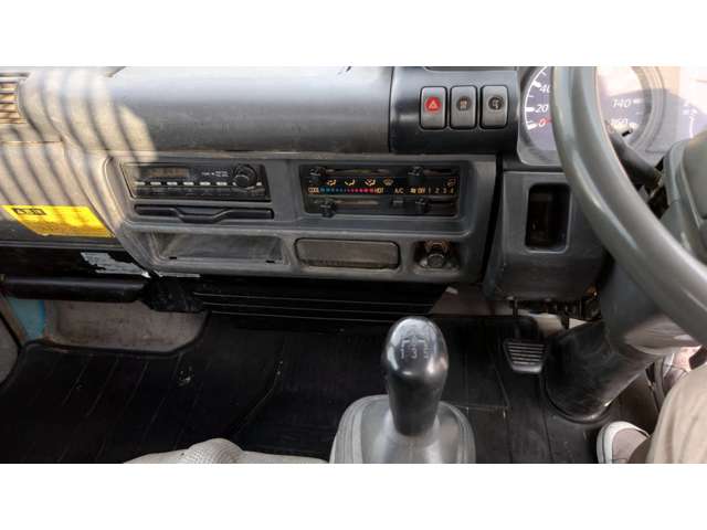 Isuzu Elf 12