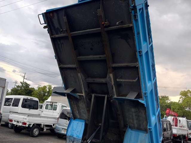 Isuzu Elf 6