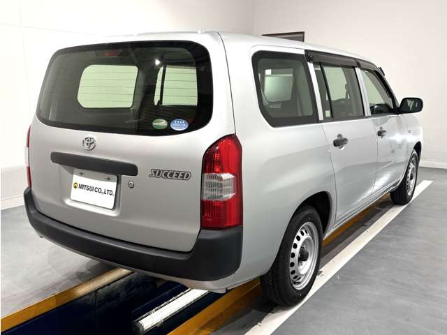 Toyota Succeed Van 8