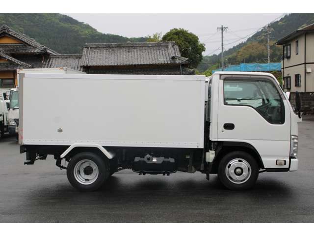 Isuzu Elf 7