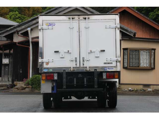 Isuzu Elf 10