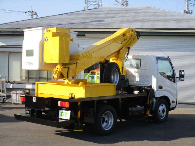 Hino Dutro 4