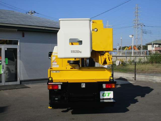 Hino Dutro 8