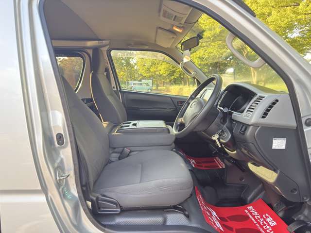 Toyota Hiace Van 5
