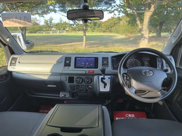 Toyota Hiace Van 6