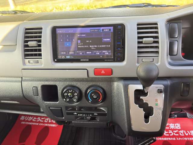 Toyota Hiace Van 7