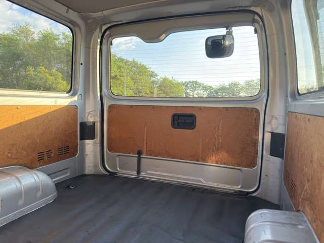 Toyota Hiace Van 9