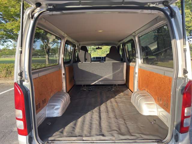 Toyota Hiace Van 10