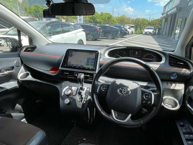Toyota Sienta 5