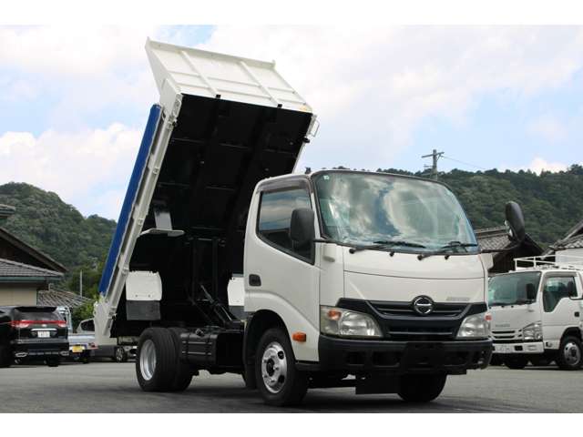 Hino Dutro 3