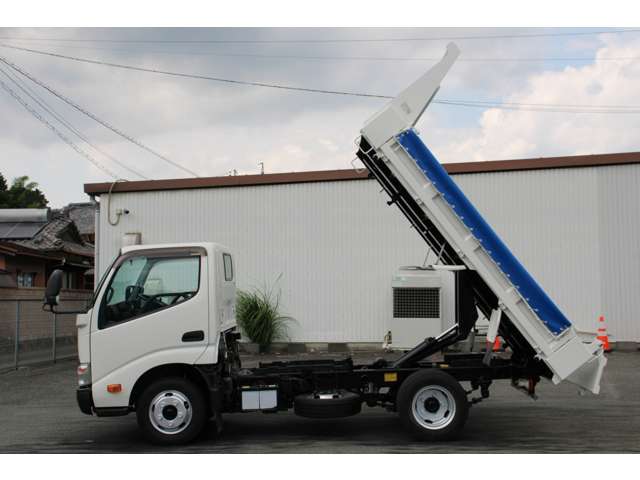 Hino Dutro 4