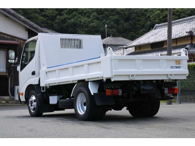 Hino Dutro 6