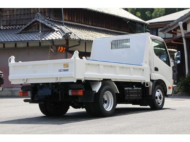 Hino Dutro 7