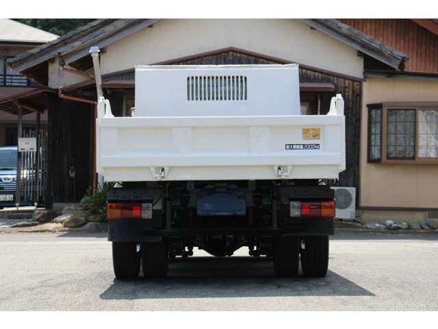 Hino Dutro 9