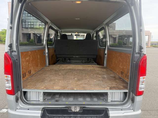 Toyota Hiace Van 5